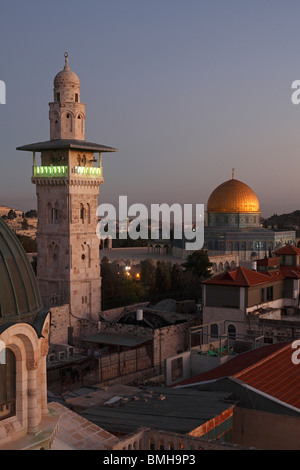 Israele,Gerusalemme,Ecce Homo Basilica,Bab el moschea Ghawanimeh,minareto,Cupola della roccia,città vecchia Foto Stock