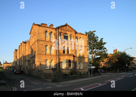 Il vecchio Sir Tito sale ospedale, ora appartamenti residenziali, al villaggio di Saltaire, in Bradford, West Yorkshire Foto Stock