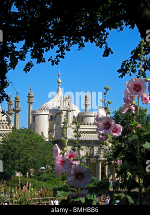 Il Royal Pavilion visto dal Pavilion Gardens, Brighton East Sussex, England, Regno Unito, Gran Bretagna Foto Stock