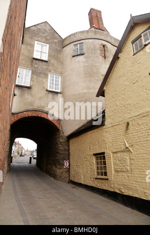 Gli indirizzi di massima per le politiche Gate il solo superstite della città Porta Soprana Broad Street Ludlow Shropshire REGNO UNITO Foto Stock