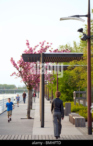 A Vichy, il cui-out esplanade per pedoni e per chi ama fare jogging (Allier - Francia). Esplanade aménagée à Vichy (Allier - Francia). Foto Stock