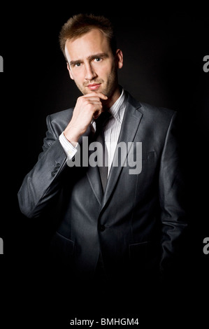 Giovane maschio bello indossare tuta Foto Stock
