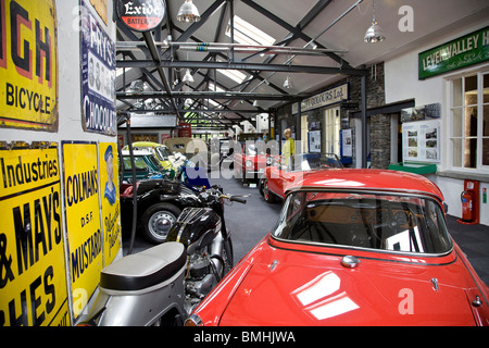 Interno del Lakeland Motor Museum, Newby Bridge, Cumbria Foto Stock