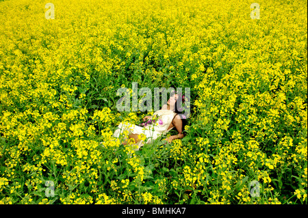 Le donne, natur, bellezza, all'aperto, stili di vita, spirituale, molla, ricreazione, diurno,chic di qualità cinematografica, Foto Stock