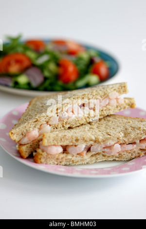 Gamberi in sandwich di pane di farina di avena Foto Stock