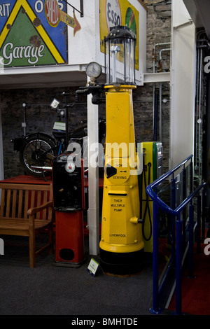 Interno del Lakeland Motor Museum, Newby Bridge, Cumbria Foto Stock