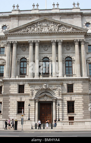 H M Treasury su Whitehall, Westminster, London, England, Regno Unito Foto Stock