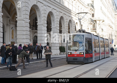 Wien, Strassenbahn, Eröffnung Umleitungsstrecke Reichsratsstraße, Dr. Günter Steinbauer, Geschäftsführer der Wiener Linien Foto Stock