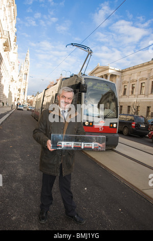 Wien, Strassenbahn, Eröffnung Umleitungsstrecke Reichsratsstraße, Dr. Günter Steinbauer, Geschäftsführer der Wiener Linien Foto Stock