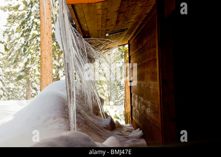 Ghiaccioli, scena invernale, vicino Truckee, North Lake Tahoe, CALIFORNIA, STATI UNITI D'AMERICA Foto Stock