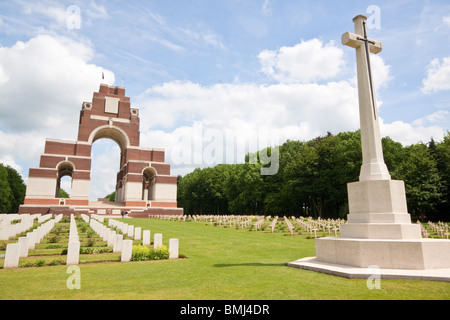 Franco British Memorial a Thiepval al 'missing della Somme' che sono morti nelle battaglie di somme e non hanno conosciuto sepoltura. Foto Stock