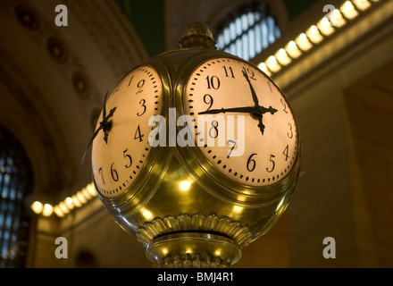 Orologio interno all Grand Central Station building Foto Stock