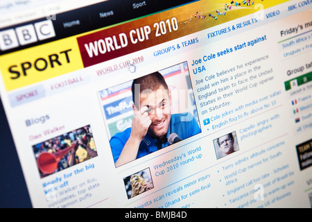 Close up di un monitor di computer / lo schermo che mostra la BBC Sport World Cup 2010 sito web di copertura Foto Stock