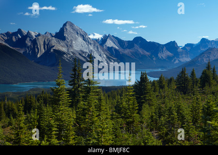 Il Lago Maligne da Lissia-Gori, Jasper National Park, Alberta, Canada Foto Stock