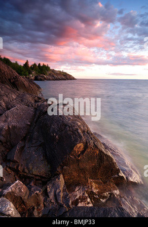 Penisola Scandinava, Svezia, Ostergotland, Skane, Vattern, vista di rocce sul mare Foto Stock