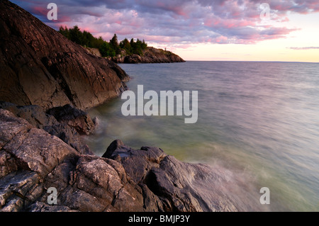 Penisola Scandinava, Svezia, Ostergotland, Skane, Vattern, vista di rocce sul mare Foto Stock