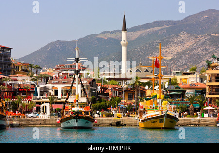 Crociera turistica le barche nel porto di Alanya, Turchia Foto Stock