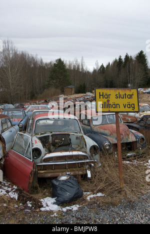 La Scandinavia, Svezia, Varmland, Vista delle auto abbandonate Foto Stock