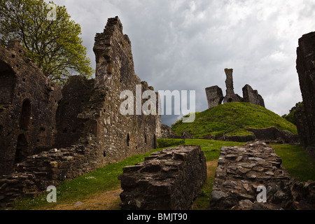 Il drammatico rovine di Okehampton Castle, Dartmoor Devon, Inghilterra Foto Stock