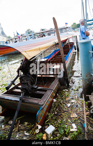 Barca fluviale sul fiume Chao Phraya, Bangkok, Thailandia. Foto Stock