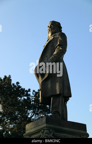 Una statua in Roberts Park di Sir Tito sale (1803-1876), fondatore di Salts Mill e Saltaire, in Bradford, West Yorkshire Foto Stock