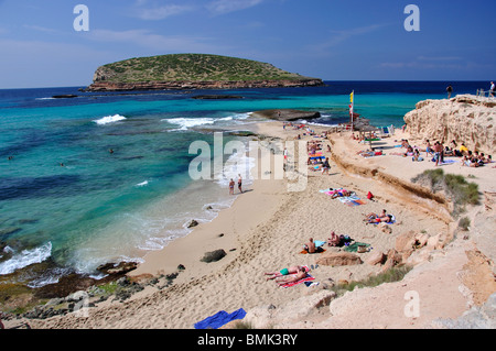 Vista della spiaggia, Cala Comte, Ibiza, Isole Baleari, Spagna Foto Stock