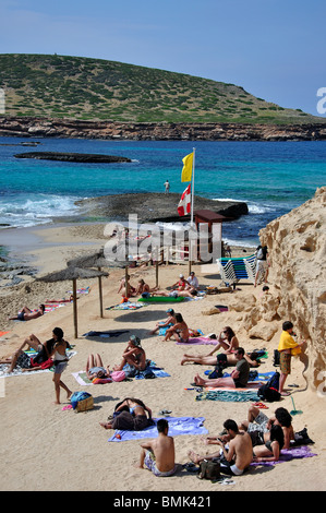 Vista della spiaggia, Cala Comte, Ibiza, Isole Baleari, Spagna Foto Stock