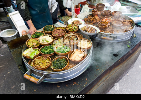 Hot street food, Shanghai, Cina Foto Stock