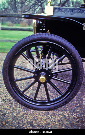 Inizio modello americano Ford T 1908-1909-1910 style automobile americana Gas Powered proiettori ruote pneumatici in gomma ottone Foto Stock