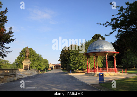 Il bandstand in Roberts Park, Saltaire, Bradford, è stato aggiunto come parte di un £4M lotteria finanziato il rinnovamento del parco Foto Stock