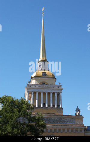 Vista sulla Torre Proezdnaja dell'Ammiragliato dal giardino Alexandrs Foto Stock