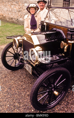 Inizio modello americano Ford T 1908-1909-1910 style automobile americana Gas Powered proiettori ruote pneumatici in gomma ottone Foto Stock