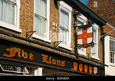 Segnaletica fuori dal Five Lions pub York North Yorkshire Inghilterra Regno Unito Regno Unito GB Gran Bretagna cambiato proprietà/nome Foto Stock