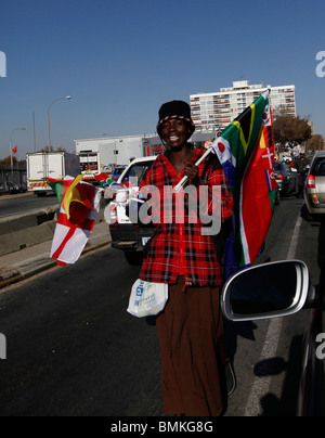 Coppa del mondo vende locale bandiera vicino allo stadio Soccer City Johannesburg Sudafrica 09 Giugno 2010 Foto Stock