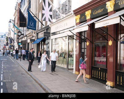 Gli amanti dello shopping in Old Bond street Londra Foto Stock