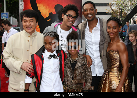 JACKIE CHAN JADEN SMITH TREY SMITH WILLOW SMITH Will Smith Jada Pinkett Smith The Karate Kid - La leggenda continua premiere del film LOS ANGELES CA Foto Stock