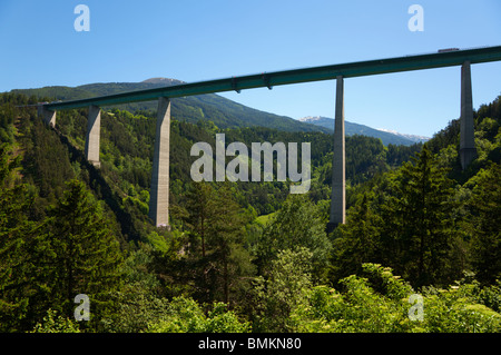 'L'Europa ponte dell' dell'autostrada del Brennero E45 in Austria Foto Stock