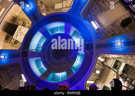 La missione spaziale piloti di attrazione visualizza Modello di nave spaziale in attesa in linea a Epcot Center di Orlando Kissimmee Florida Foto Stock