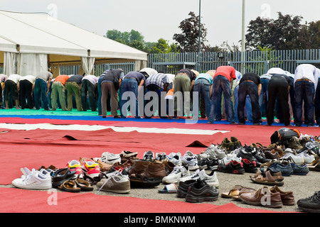 La preghiera musulmana del venerdì a PalaSharp, Milano, Italia, 2010 Foto Stock