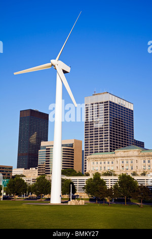 Turbina eolica in downtown Cleveland Foto Stock