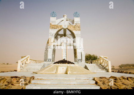 Mali, Timbuctu. Flamme de la Paix monumento (Memorial per commemorare la fine della ribellione tuareg) Foto Stock