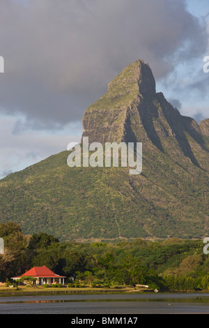 Maurizio, Western Mauritius Tamarin, Montagne du Rempart mountain (el. A 777 metri), il tramonto Foto Stock