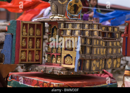 Molto piccolo stand di mercato, vendita di articoli religiosi, Paro,Tsechu,Bhutan,Asia Foto Stock