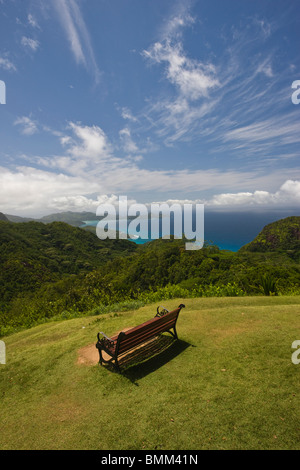 Seychelles, Isola di Mahe, Morne Seychellois National Park, la vista della costa occidentale vicino Kopolia Mountain Foto Stock