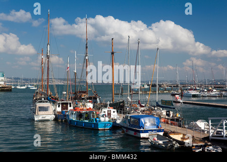 Regno Unito, Inghilterra, Devon, Brixham, barche da diporto ormeggiate nella Marina Foto Stock