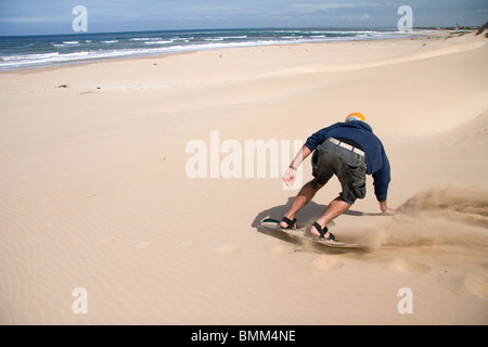 Jeffrey's Bay, Sud Africa. Sandboarding rimane una grande attività in Sud Africa. Foto Stock