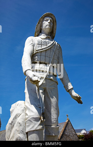 Statua di William (Billy) Gibbs, timoniere, in Port Eynon sagrato, Gower, South Wales, Regno Unito Foto Stock