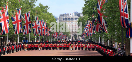 The Mall di Londra durante Trooping of the Colour, Monarchs Official Birthday Celebrations . Foto Stock
