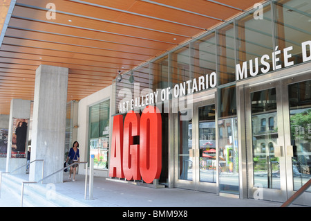 L'esterno della Galleria d'Arte di Ontario in Toronto. Un aggiunta al museo è stato progettato da Frank Gehry. Foto Stock