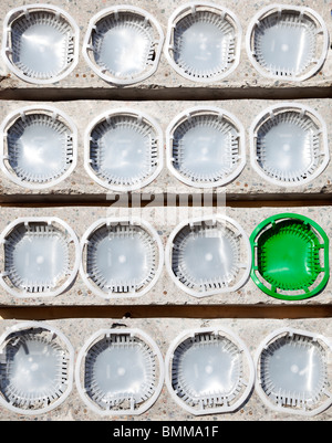 Pila di elementi prefabbricati di calcestruzzo elementi di costruzione Foto Stock